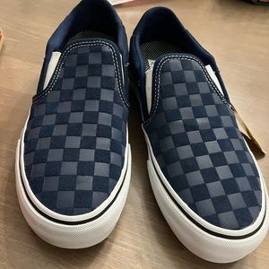New Vans Asher sneakers size 7